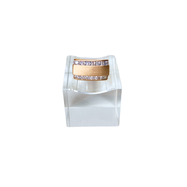 Anel Dourado com Strass Prata