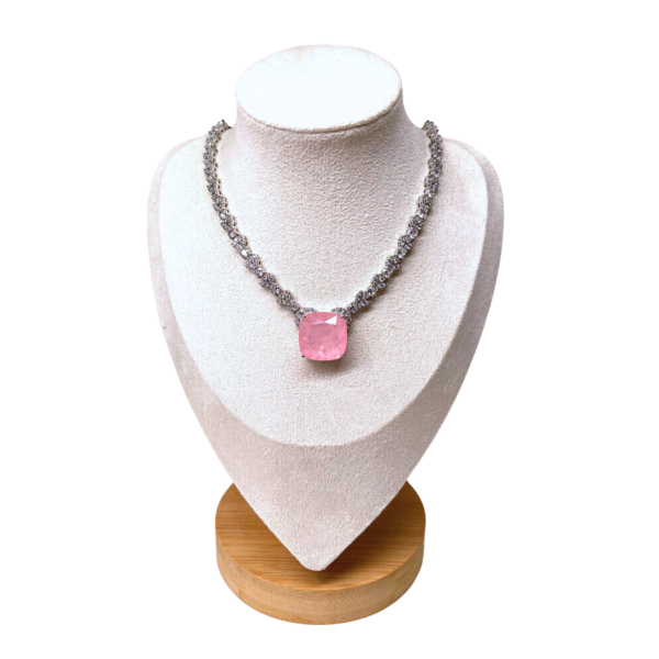 Colar Brilhante com Pedra Rosa
